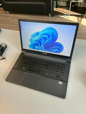 Samsung NP900X4C: 15» / i5-3317U / RAM 16Gb / SSD 256Gb / выиграть 11 - Изображение 1 из 4