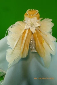 CHRISTMAS Blue ANGEL w/Feather Wings Figurine MUSIC BOX Handmade TWINKLE TWINKLE - Foto 1 di 10