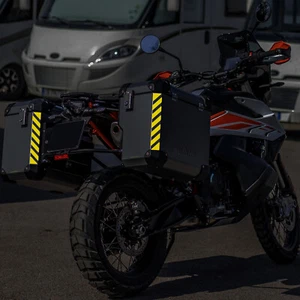 Veloviz Adesivi Riflettenti Chevron Universali PORTAPACCHI MOTO 25cm 2qty - Foto 1 di 14