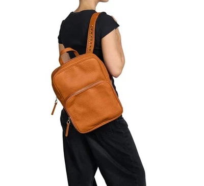 URBAN ORIGINALS Blackbird Cuero Mujer Mochila Mediana TAN Se Ajusta a Tablet 13" Foto 1 de 4
