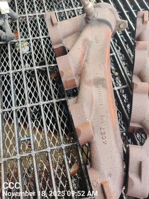 LEFT EXHAUST MANIFOLD 53013849AE 2009-2023 DODGE CHARGER Foto 1 de 4