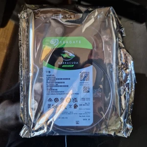 2TB Seagate Barracuda ST2000DM008 SATA III 7.2K 6Gbps 3.5" Hard disk drive. - Afbeelding 1 van 3