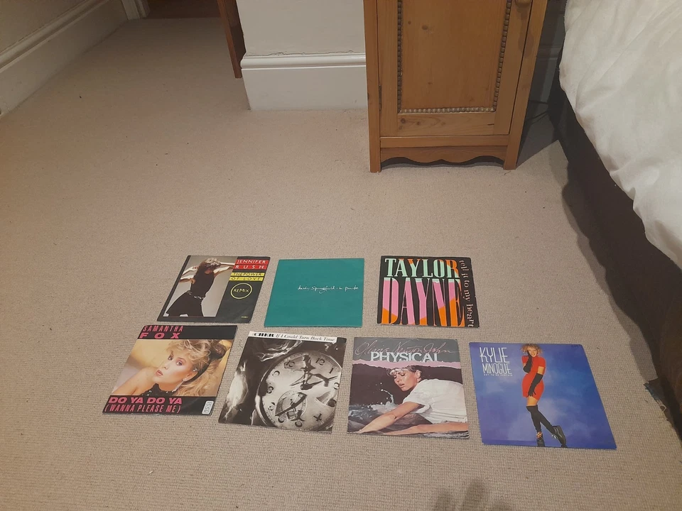 Collection of 7 1980s Pop 7" vinyl Records Sam Fox Cher Kylie Dusty Springfield - Image 1 of 1