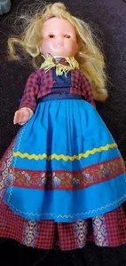 Vintage niederländische schwedische Mädchen Puppe 11 Zoll blond buntes Kleid - Bild 1 von 9