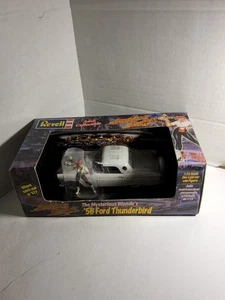 Revell American Graffiti - The Mysterious Blonde's 56 Ford Thunderbird 1:25 Auto  - Foto 1 di 12