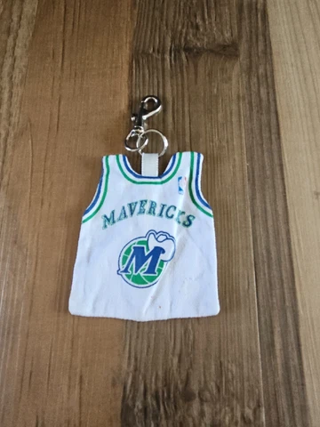 Vintage Dallas Mavericks NBA Money/Coin Purse Backpack Clip Keychain Jersey Cover