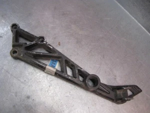 KAWASAKI GPZ305 EX305 SCHETSPLAAT LH Foot Peg Bracket Muffler Stay 35011-1162 - Imagen 1 de 2
