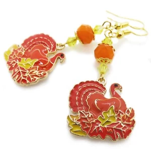 Pendientes festivos de pavo y cuentas de vidrio esmaltados en oro de SoniaMcD - Imagen 1 de 10