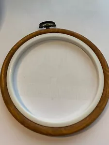 Embroidery Flexi Hoop Round Cross Stitch Display Wood Effect 4.75" diameter - Picture 1 of 3