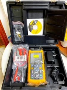 Fluke 124 Industrial ScopeMeter Hand-Held Oscilloscope, 40 MHz/ - Picture 1 of 5
