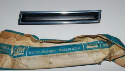 NOS 1978 1979 CHEVROLET MALIBU EL CAMINO LH FRT FENDER FRT BLACK MOLDING 1154829 Foto 1 de 2