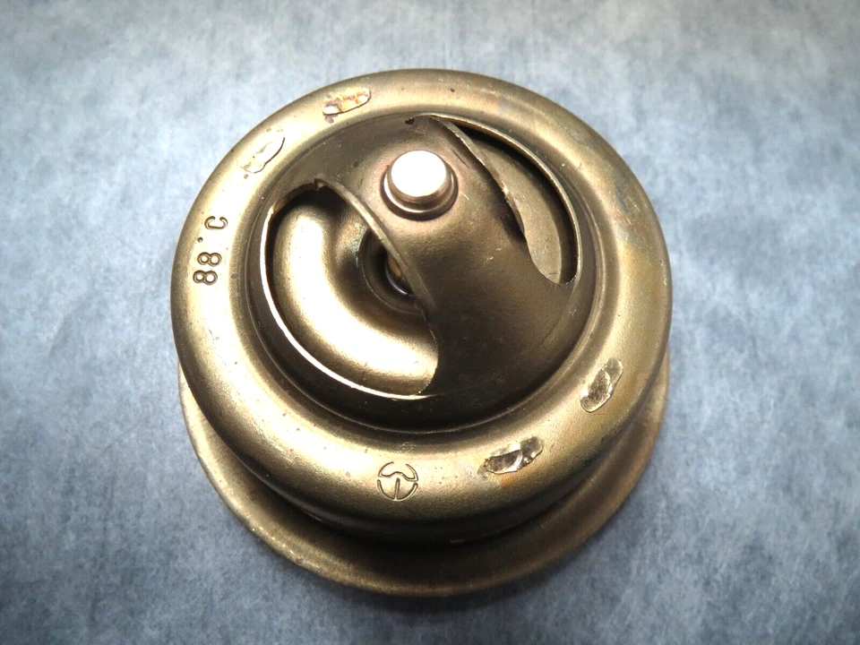 Thermostat for 1981-1992 Toyota Land Cruiser 4.2L-L6 - Made in Japan Ships Fast! - Imagem 1 de 4