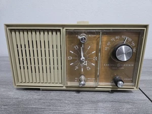 General Electric 1960's Vintage Solid State Alarm Clock Radio C2420D Working - Picture 1 of 9