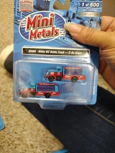 N Scale Mini Metals 50396 White WC Bottle Trucks O-So Grape - Picture 1 of 2