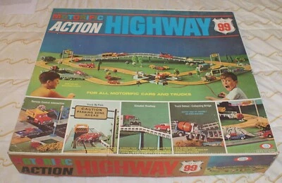 De colección IDEAL 1967 Motorific Action Highway EE. UU. 99 "Juego del Santo Grial" - SIN COCHES Foto 1 de 4