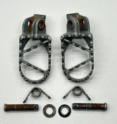 Juego de estriberas izquierda derecha OEM 2023 KTM 65SX 47103040033 moto cross 65 SX Foto 1 de 3