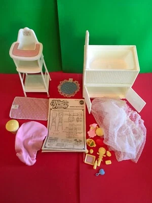 Barbie Friends Heart Family Nursery 7937 Mattel 1984 trona cama/baño y más Foto 1 de 4