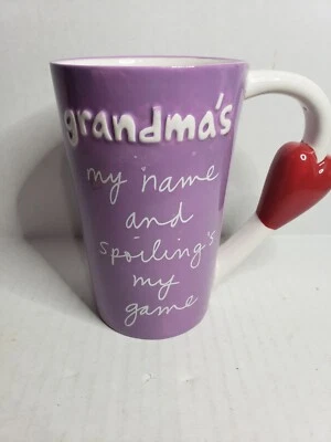 Taza de café grande púrpura Sandra Magsamen Grandmas My Name Spoiling Is My Game Foto 1 de 4