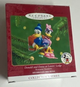 Vintage Donald & Daisy At Lover's Lodge - Hallmark Ornament - Disney Neu im Karton - Bild 1 von 3