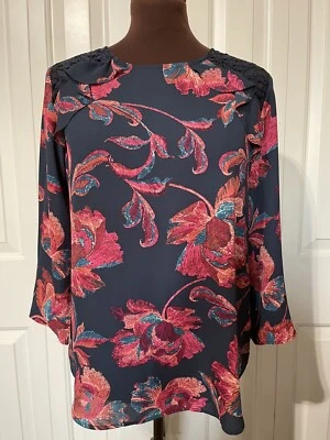 New! Van Heusen S navy blue Red floral blouse 3/4 sleeve lightweight Crochet - Imagem 1 de 4