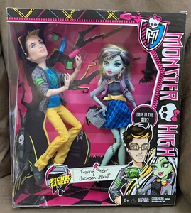 MONSTER HIGH PICNIC CASKET FOR 2 FRANKIE STEIN/JACKSON JEKYLL DOLL SET  WOW 2013 - Picture 1 of 7