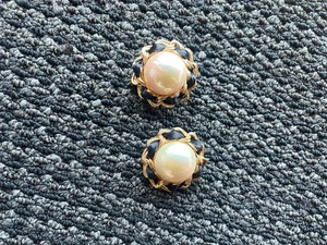 Boucles d'oreilles clips vintage ruban satin ton or fausse perle - Photo 1/3