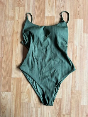 Badeanzug – Olivegrün, schöner Rückenausschnitt, Größe S/M, vermutlich C&A - Bild 1 von 2