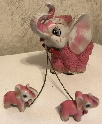 Cadenas familiares de elefantes de cerámica Davar rosa antropomórfico kitschy Japón Foto 1 de 4