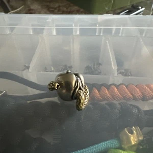 Handmade Apple Snake Brass Bead Lanyard Paracord Pendant Spyderco EDC Knife - Picture 1 of 5