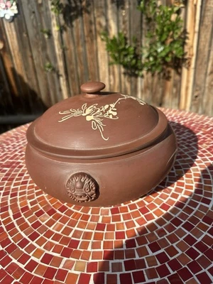 Maceta china Yixing Zisha con tapa. Foto 1 de 4