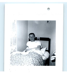 Vintage Photo 1955, Navy Sailor In Bunk St Paul MN, 2x2, Black White - Picture 1 of 2