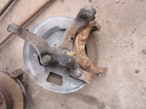 86-93 DODGE D100 RAMCHARGER TRAILDUSTER LEFT SPINDLE W/ CALIPER BRACKET OEM LBP - Picture 1 of 2