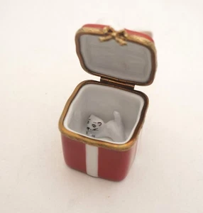 New French Limoges Box Gray Cat in Red Christmas Birthday Gift Box - Picture 1 of 6