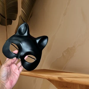 Women Catwoman Cat Mask Half Face Halloween Masquerade  Foamy Fabric Back - Picture 1 of 20