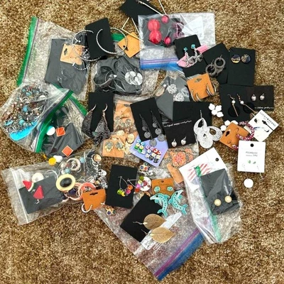 Mixed Lot of Vintage & Modern 50+ Trendy Earrings Hoops Studs Dangles Jewelry - Image 1 of 4