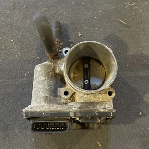 Toyota Prius 2010-2015 1,8 L - carrocería del acelerador 22030-37060 fabricante de equipos originales - Imagen 1 de 4