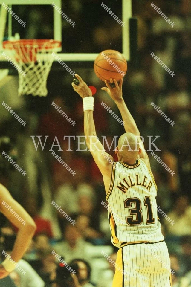 EW960 Reggie Miller Pacers Shot Basketball 8x10 11x14 16x20 Photo - Image 1 of 1