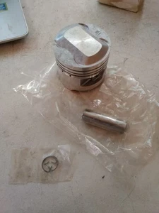 Honda CB 900 Piston Set 13101-425-810 STD - Picture 1 of 7