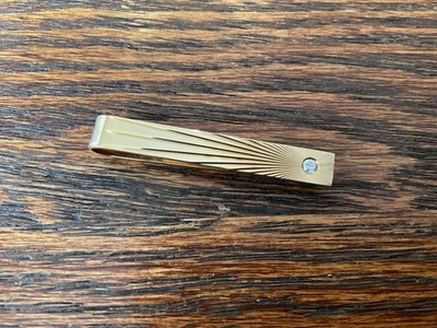 Cierre de clip de corbata con diamante de diseño de rayos de sol de oro amarillo sólido de 14K vintage Foto 1 de 4