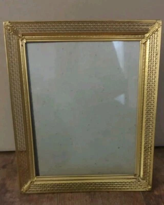 Marco de fotos de metal vintage 8 X 10 filigrana de celosía ornamentada dorada  Foto 1 de 4