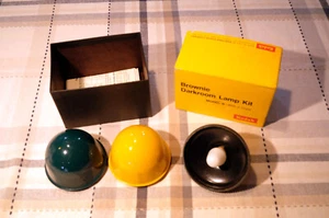 Kodak Brownie Darkroom Lamp Model B with green and yellow filter and bulb - Picture 1 of 4