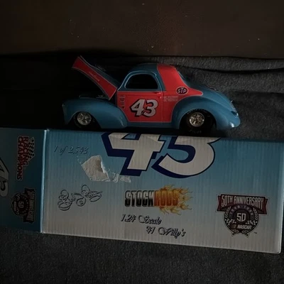 Richard Petty 1941 Willys 1 de 2.543 50 aniversario  Foto 1 de 4