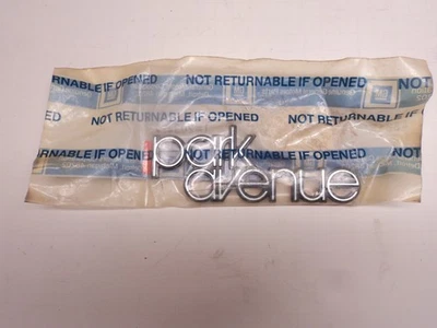 Painel traseiro NOS 1985-1990 Buick Park Avenue emblema cromado e preto quarto - Imagem 1 de 4