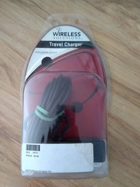 Motorola Travel Charger for Motorola RAZR V3, PEBL, Q, V220, V180, C650 - Image 1 of 2
