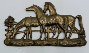 Antiguo porta llaves de latón con caballos/estante de pared/arte para caballos - Imagen 1 de 6