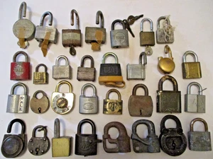 31 CERRADURAS CANDADAS VINTAGE ~ 7 LLAVES / 24 SIN LLAVES ~ LOTE DE CERRADURAS ANTIGUAS LIMPIAS - Imagen 1 de 10