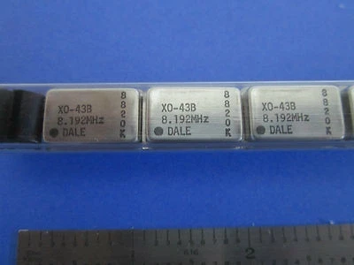 LOTE 10 EA DALE ELECTRONICS CUARZO OSCILADOR FRECUENCIA 8.192 MHz ESTÁNDAR Foto 1 de 2