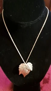 Vtg CROWN TRIFARI Gold Tone Leaf Pendant Necklace 16" Byzantine Chain  - Picture 1 of 9