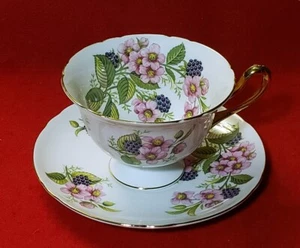 SHELLEY BRAMBLE BLACKBERRY CUP & SAUCER A2359 GOLD ENGLAND - Picture 1 of 5
