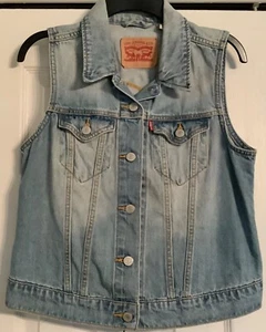 LEVI STRAUSS & CO Women's Denim Vest Sz L Embroidered Back Light Blue Wash EUC - Picture 1 of 7